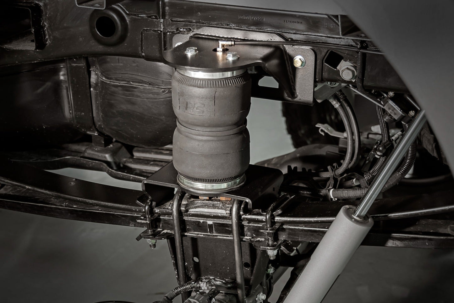Rough Country 10017 Air Spring Kit | 0-6" Lifts | Ford F-150 4WD (2015-2020)
