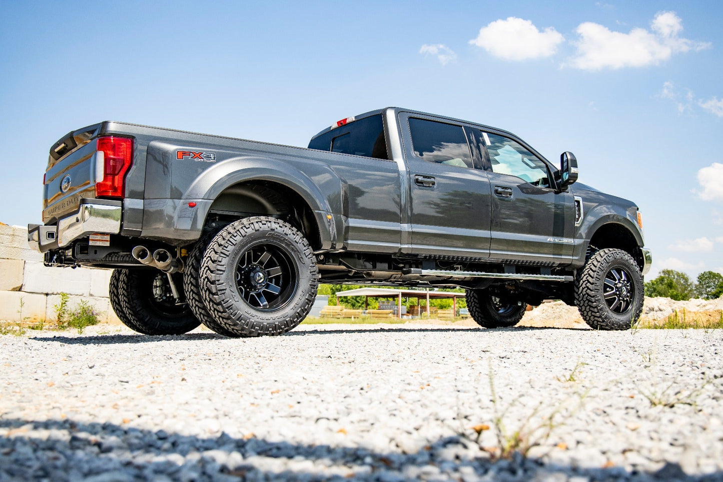 Rough Country 55941 4.5 Inch Lift Kit | DRW | D/S | M1 | Ford F-350 Super Duty 4WD (2017-2022)
