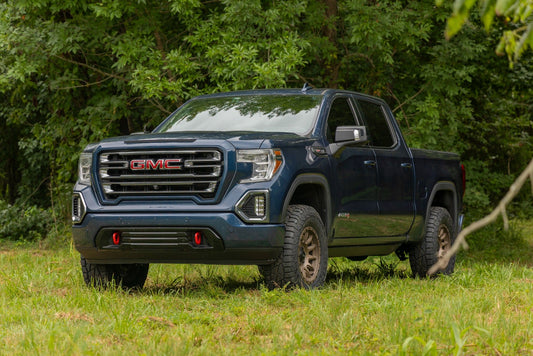 Rough Country 28840RED 3.5 Inch Lift Kit | Mono Leaf Rear | M1 Struts/M1 | GMC Sierra 1500 2WD/4WD (2019-2024 & Classic)