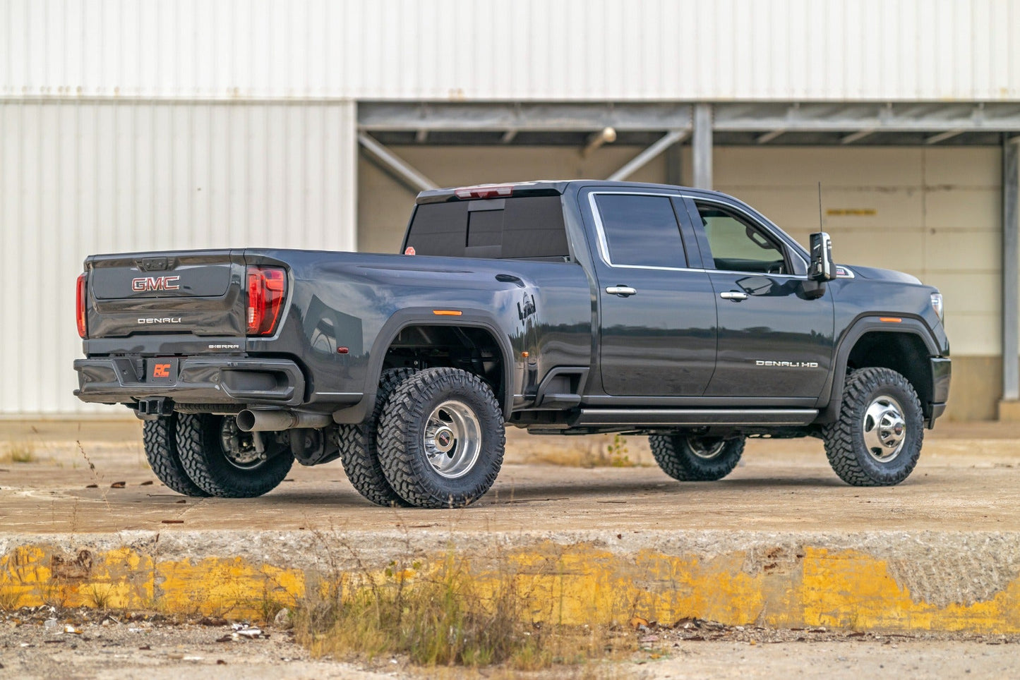 Rough Country 95640RED 3 Inch Lift Kit | UCAs | M1 | Chevy/GMC Sierra 3500 HD/Silverado 3500 HD (20-25)