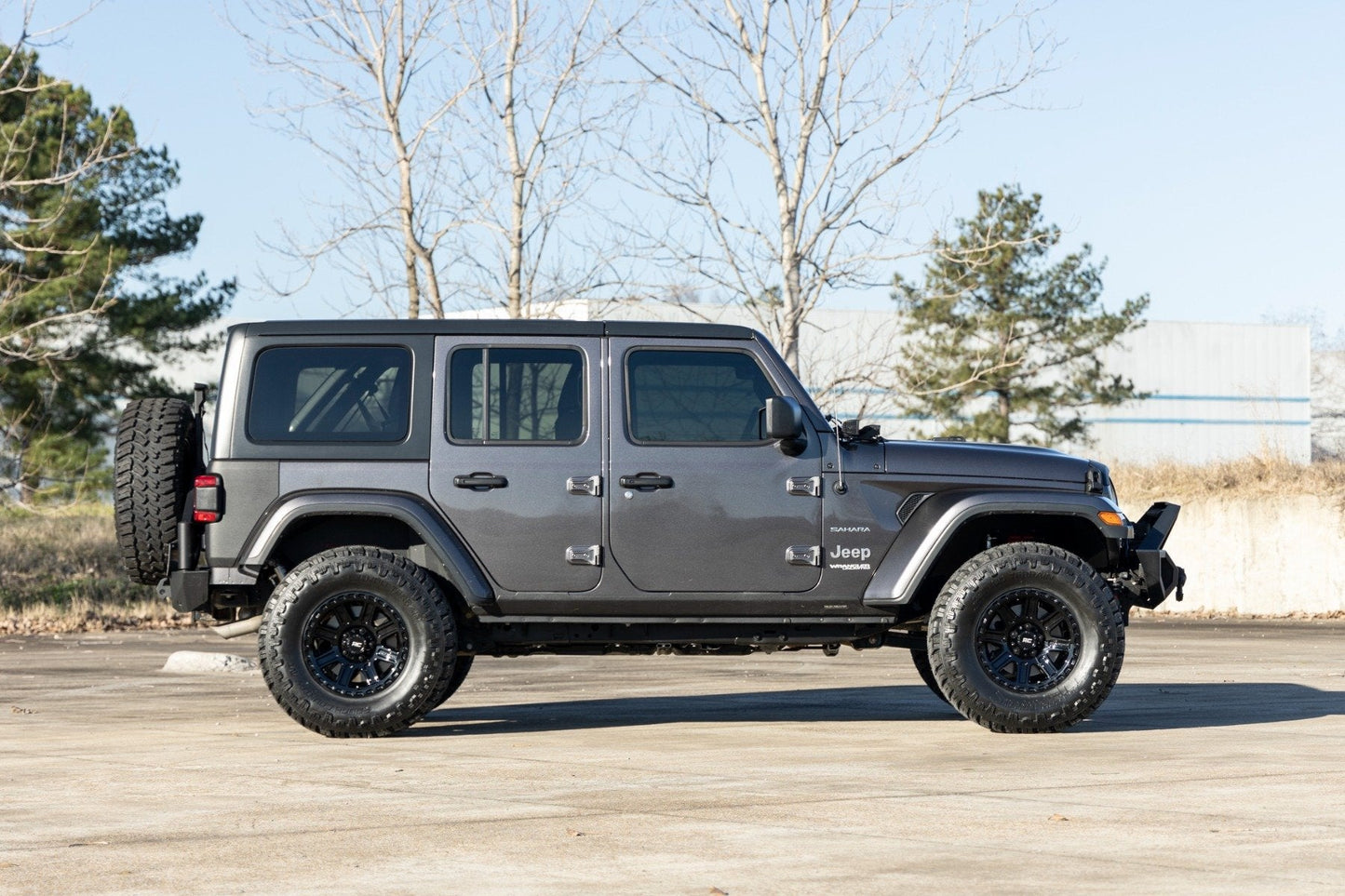 Rough Country 84170918 Rough Country 84 Series Wheel | Gloss Black | 17x8.5 | 5x5 | +0mm