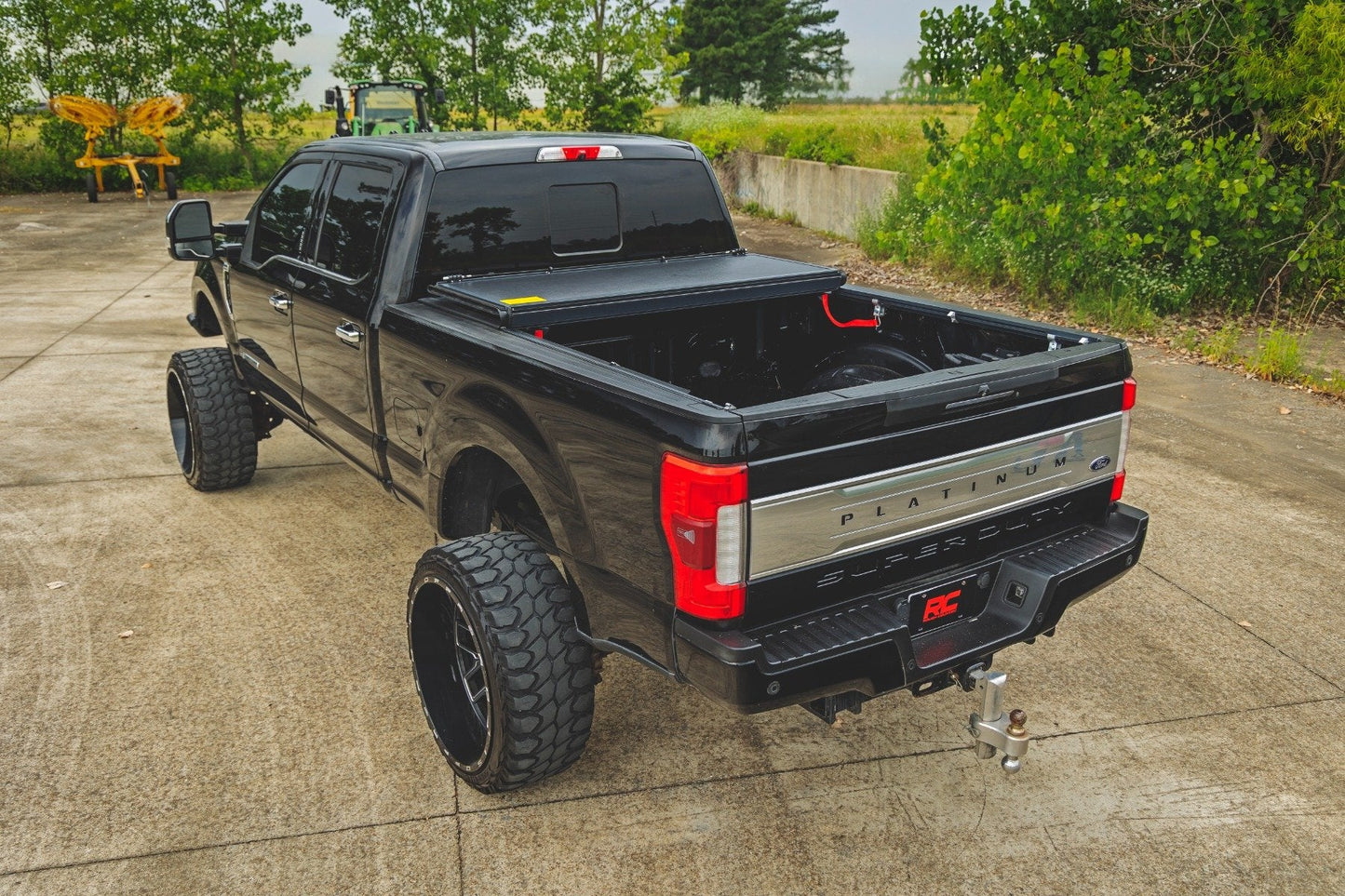 Rough Country 47220651B Hard Low Profile Bed Cover | 6'10" Bed | Ford F-250/F-350 Super Duty (17-26)