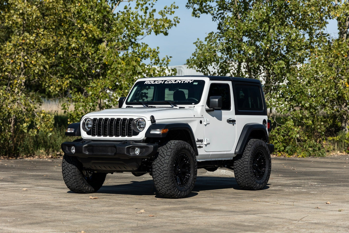 Rough Country 79670 2.5 Inch Lift Kit | Coils | V2 | Jeep Wrangler JL 4WD (2024-2025)
