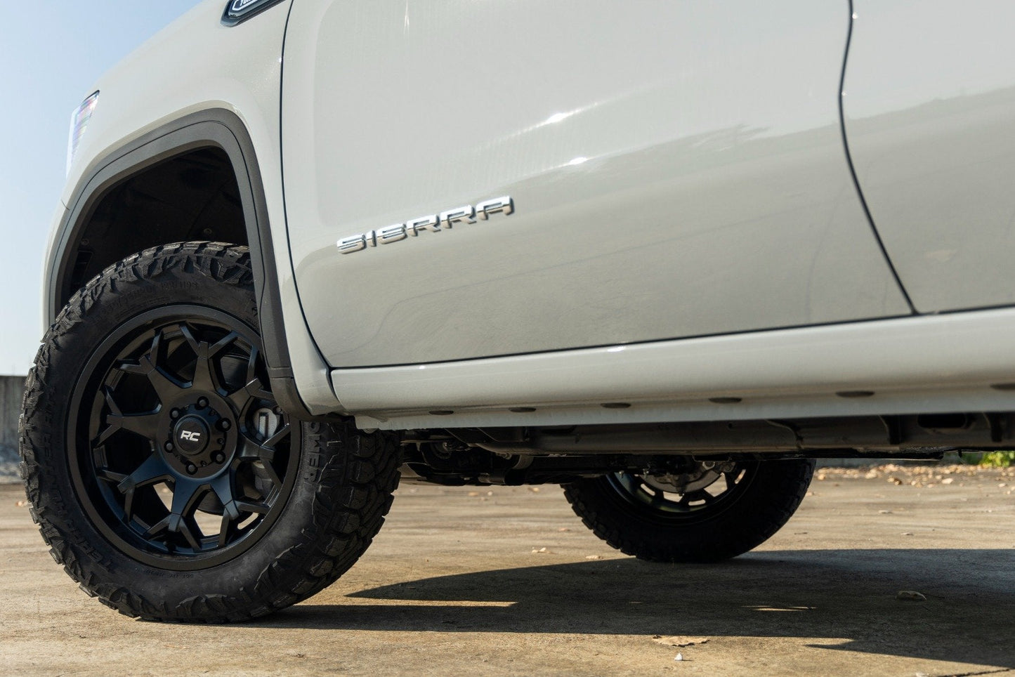 Rough Country 80200912A Rough Country 80 Series Wheel | One-Piece | Semi Gloss Black | 20x9 | 6x5.5 | 0mm
