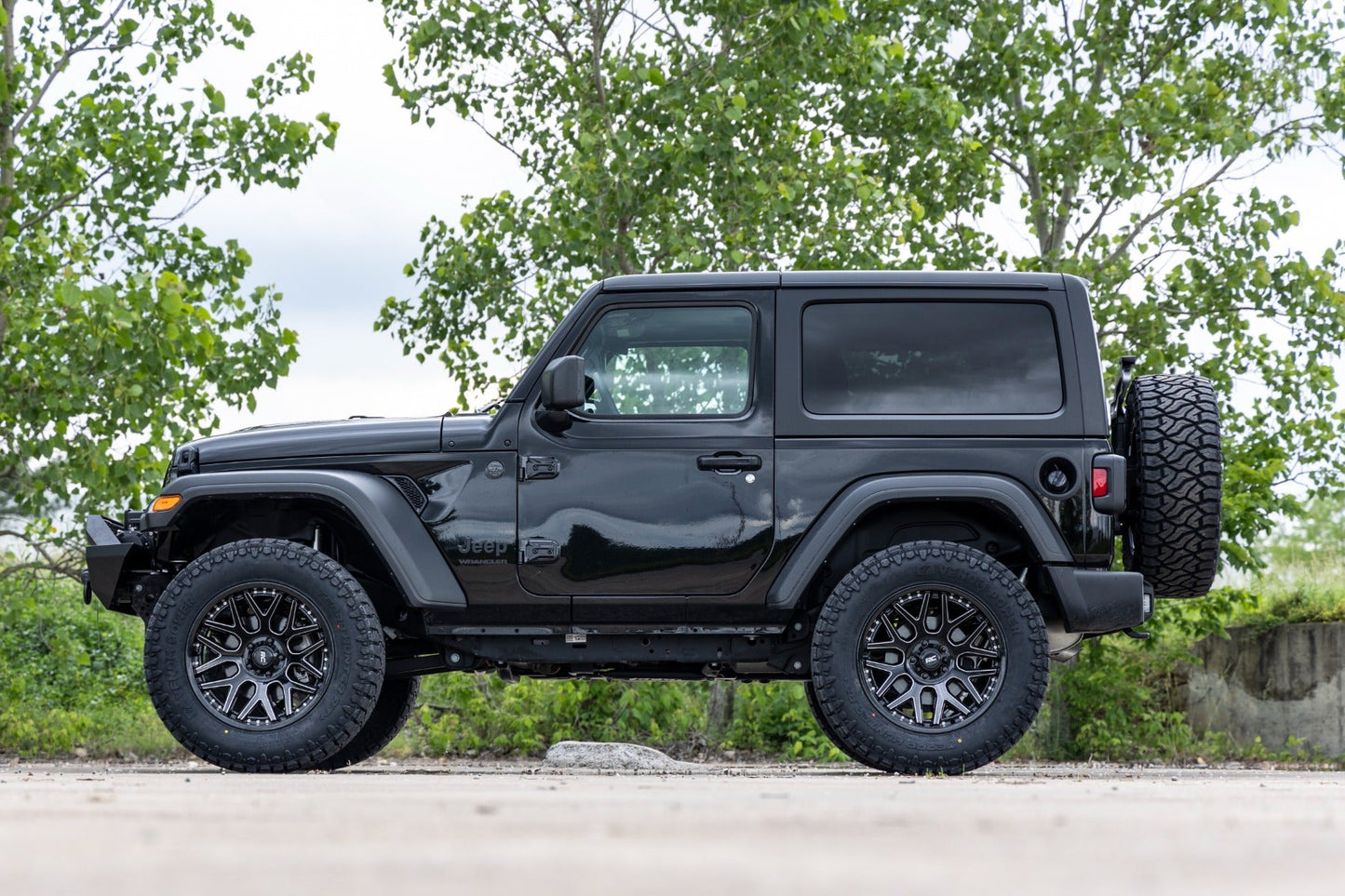 Rough Country 95201018M Rough Country 95 Series Wheel | Machined One-Piece | Gloss Black | 20x10 | 5x5 | -19mm