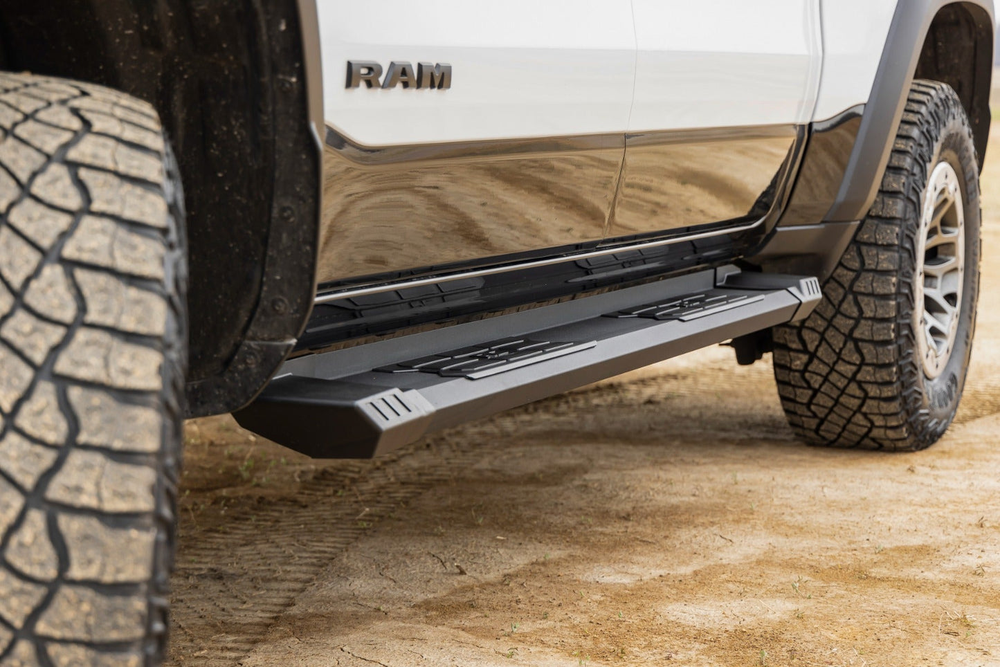 Rough Country SRB01950A HD2 Aluminum Running Boards | Crew Cab | Ram 1500 (19-26)/1500 TRX (21-24)