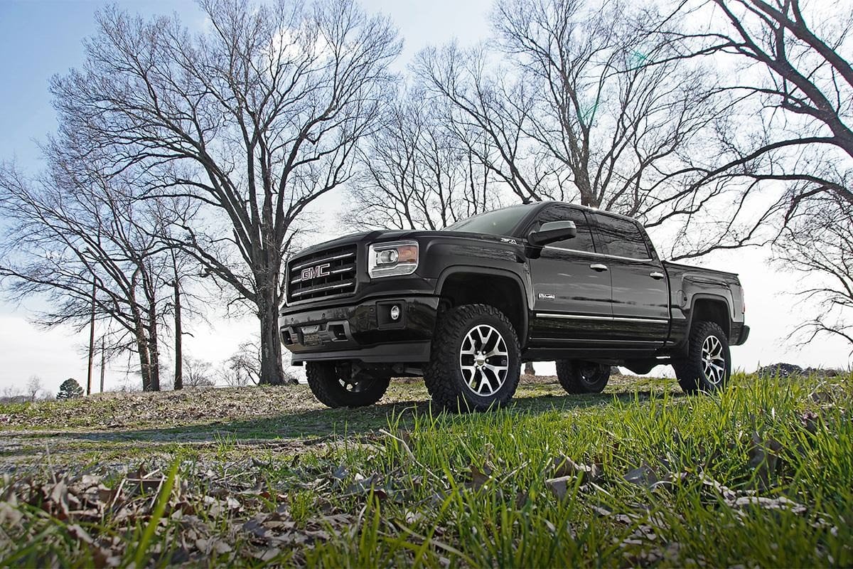 Rough Country 22740 6 Inch Lift Kit | Alu/Stamp Steel | M1 Struts/M1 | Chevy/GMC 1500 (14-18 & Classic)