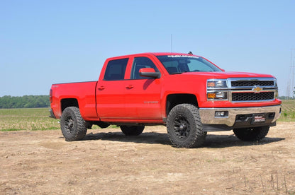 Rough Country 1340 2.5 Inch Lift Kit | Alu/Cast Steel | M1 Strut | Chevy/GMC 1500 (07-18)