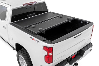 Rough Country 47119551B Hard Low Profile Bed Cover | 5'9" Bed | Rail Caps | Chevy/GMC 1500/2500HD/3500HD (14-19 & Classic)