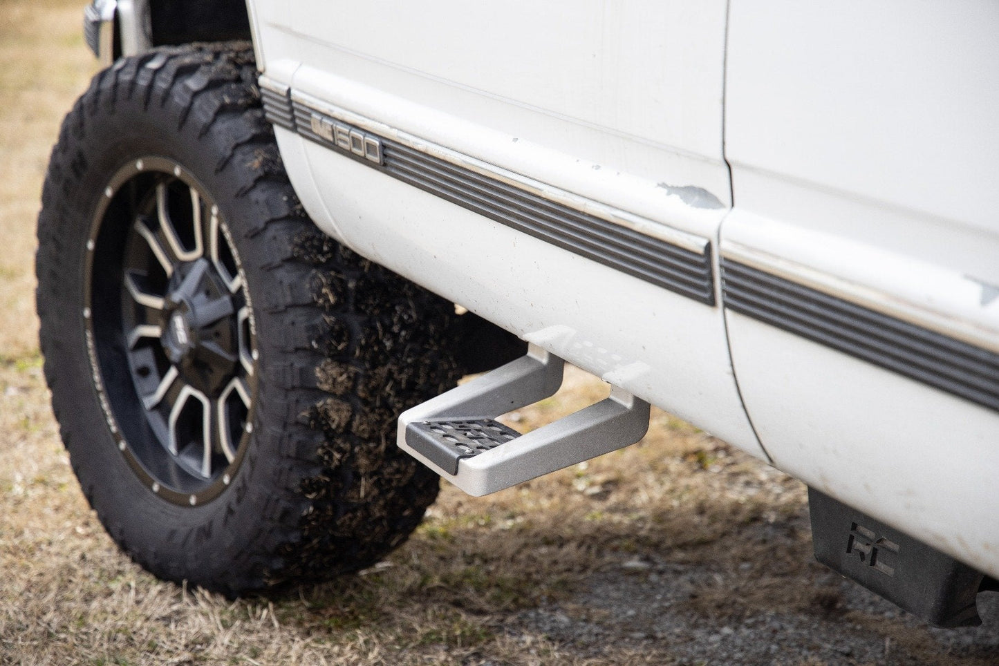 Rough Country 117510 Single Hoop Step | Universal | Alum | Pair | Multiple Makes & Models (Chevy/Ford/GMC/Ram)
