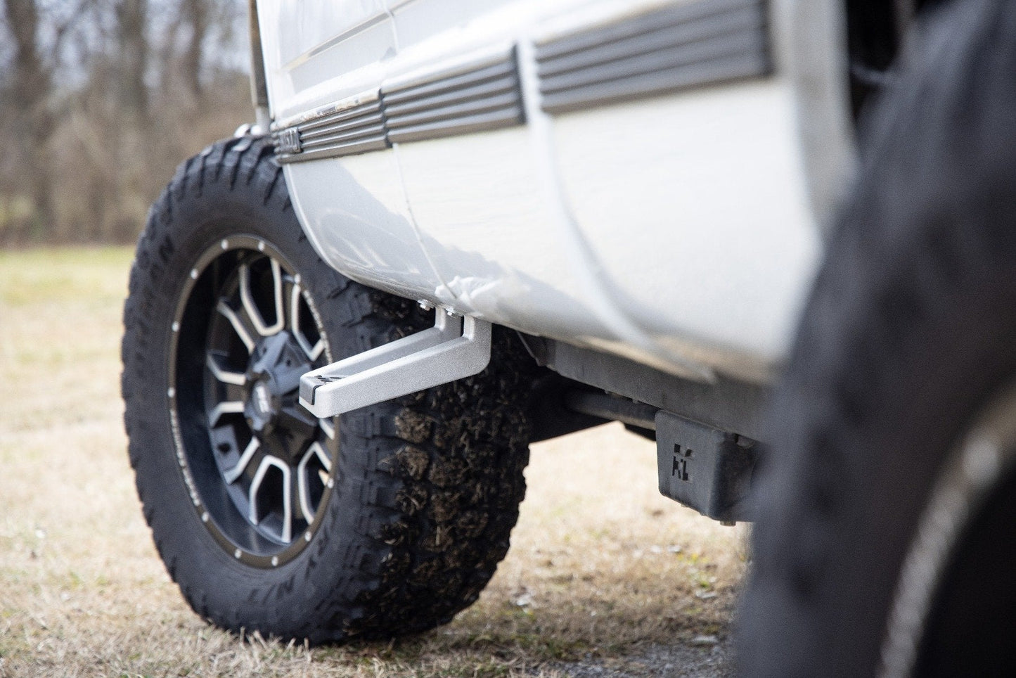 Rough Country 117510 Single Hoop Step | Universal | Alum | Pair | Multiple Makes & Models (Chevy/Ford/GMC/Ram)