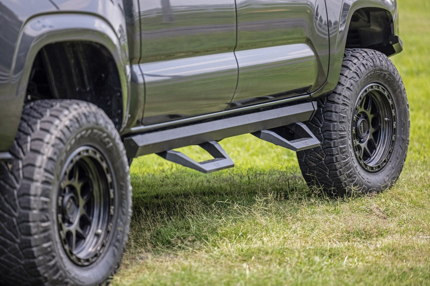 Rough Country 71000A SRX2 Adj Aluminum Step | Double Cab | Toyota Tacoma 2WD/4WD (2005-2023)