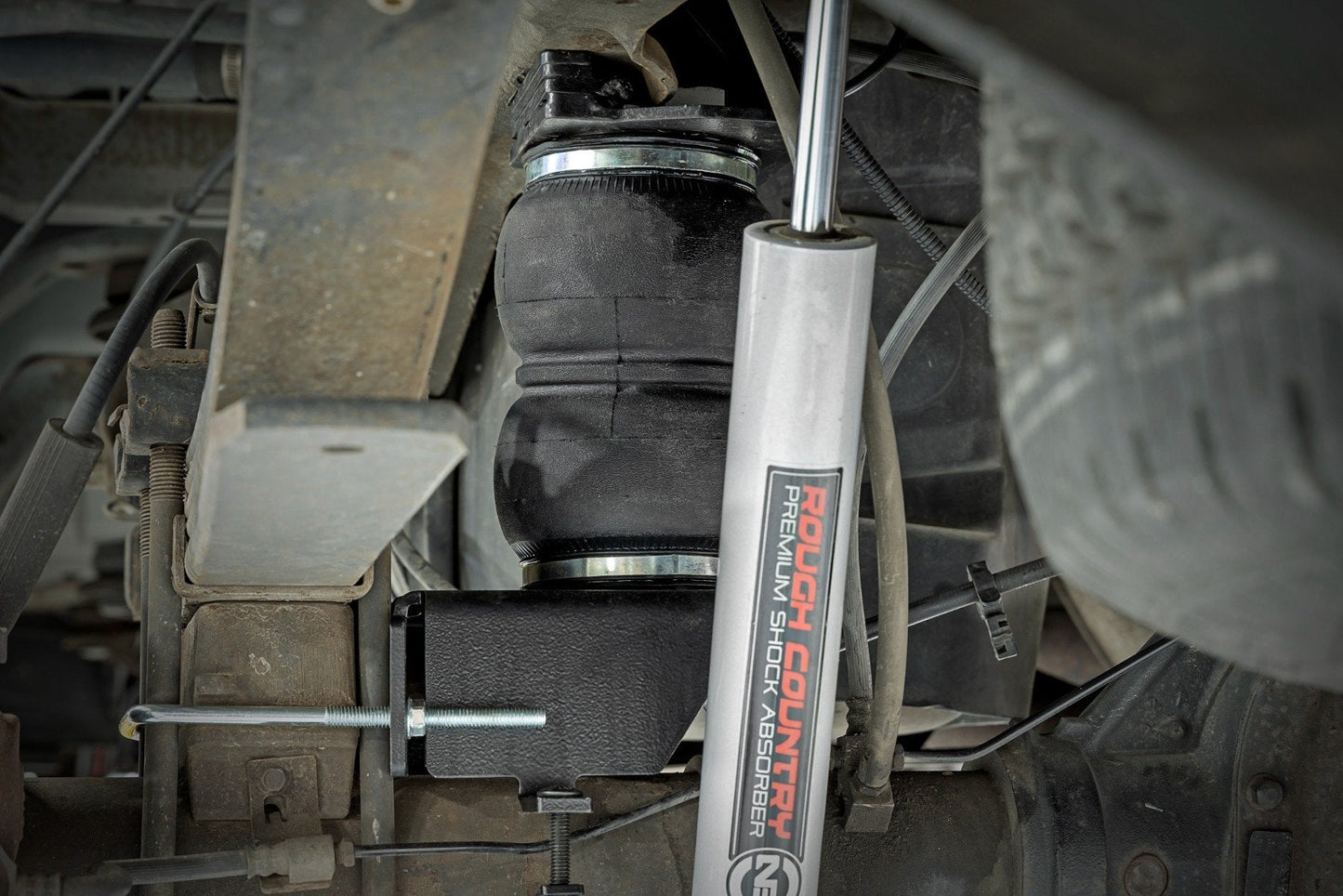 Rough Country 10020WC Air Spring Kit w/compressor | Wireless Controller | 3-6" Lifts | Ford F-250/F-350 Super Duty (05-16)
