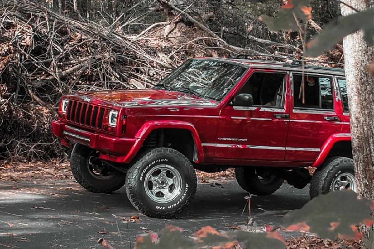 Rough Country 633N2 4.5 Inch Lift Kit | RR springs | Jeep Cherokee XJ 2WD/4WD (1984-2001)