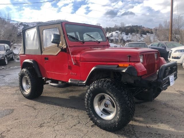 Rough Country 61570 2.5 Inch Lift Kit | V2 | Jeep Wrangler YJ 4WD (1987-1995)