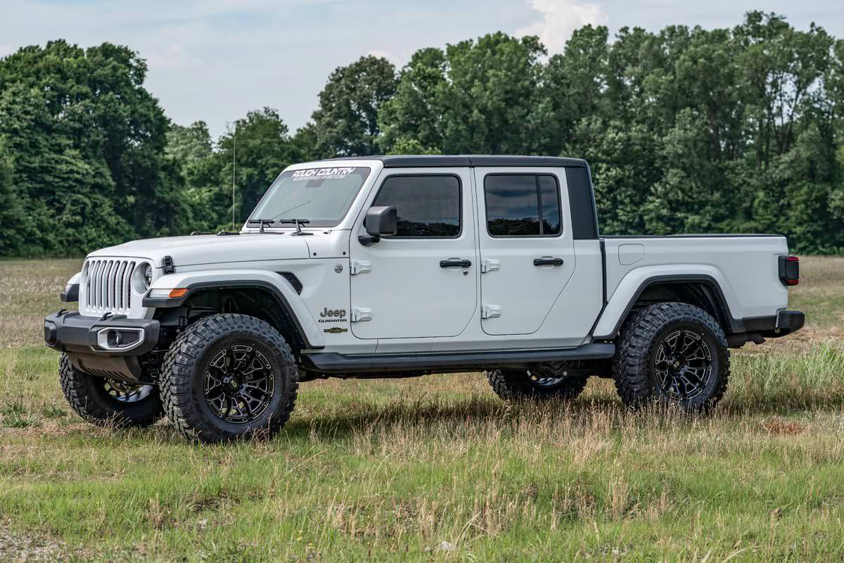 Rough Country 64870 2.5 Inch Leveling Kits | Springs | V2 | Jeep Gladiator JT 4WD (2020-2023)