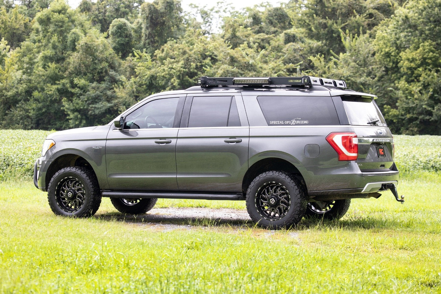 Rough Country 40240 3 Inch Lift Kit | UCA | M1 Struts | Ford Expedition 4WD (2018-2024)