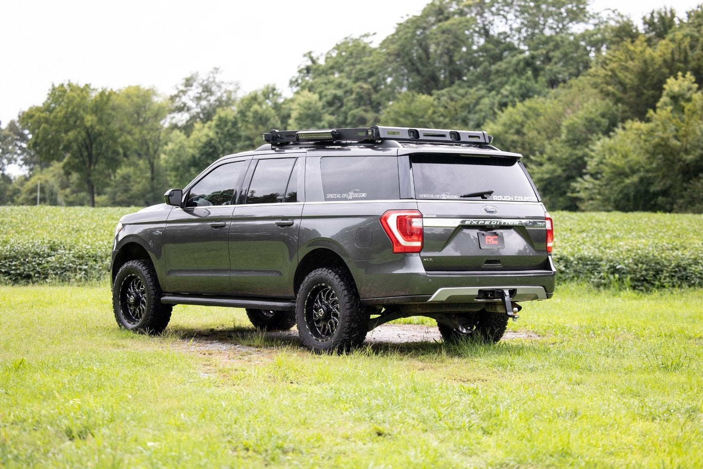 Rough Country 40240RED 3 Inch Lift Kit | UCA | M1 Struts | Ford Expedition 4WD (2018-2024)