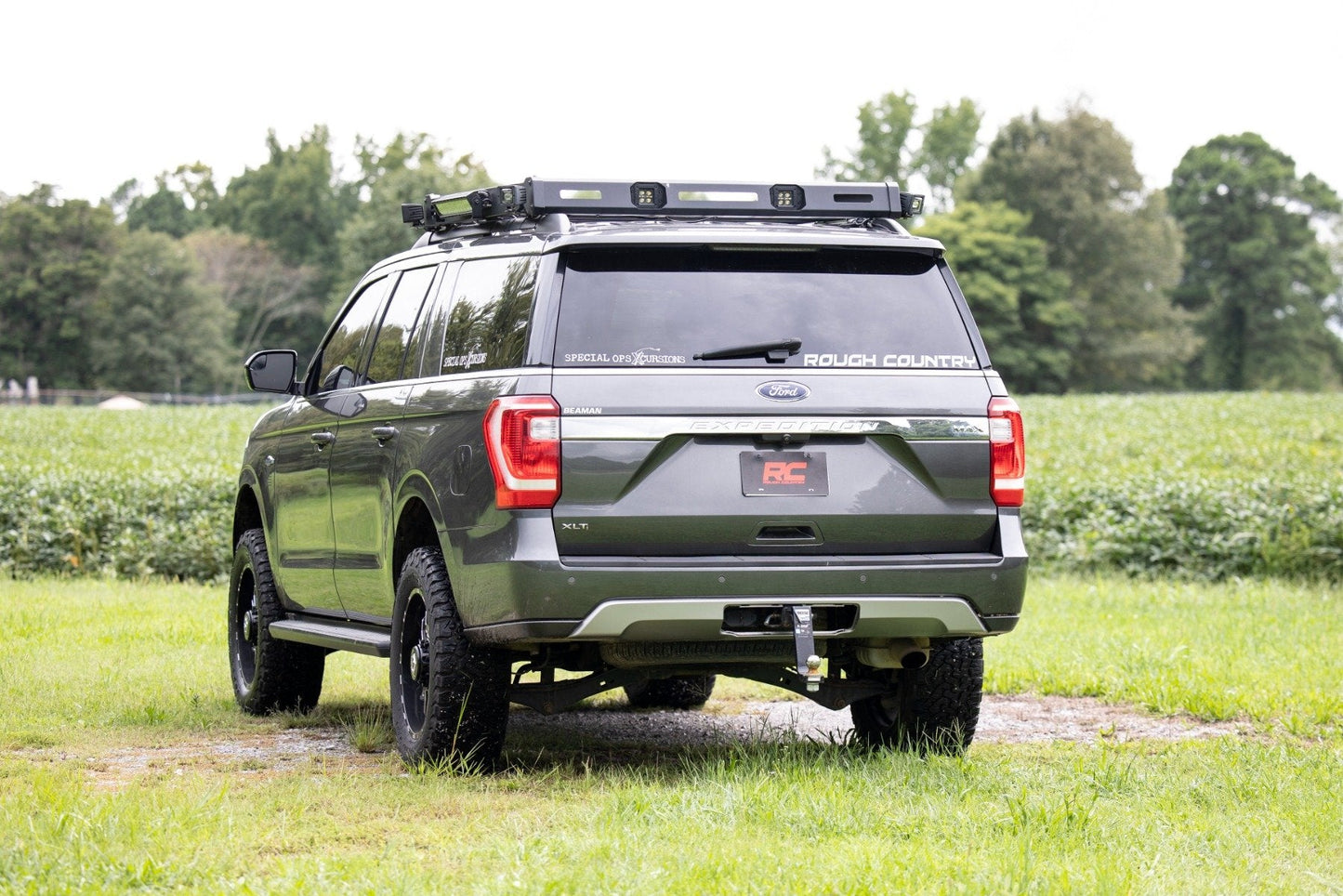 Rough Country 40240RED 3 Inch Lift Kit | UCA | M1 Struts | Ford Expedition 4WD (2018-2024)