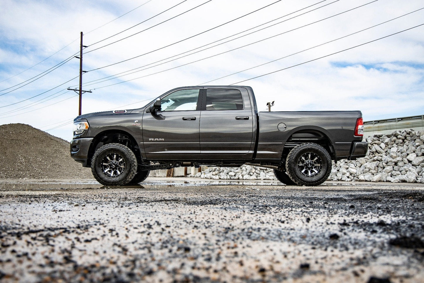 Rough Country 37770 2.5 Inch Leveling Kit | RR Leaf | V2 | Ram 2500 (14-26)/3500 (13-26)
