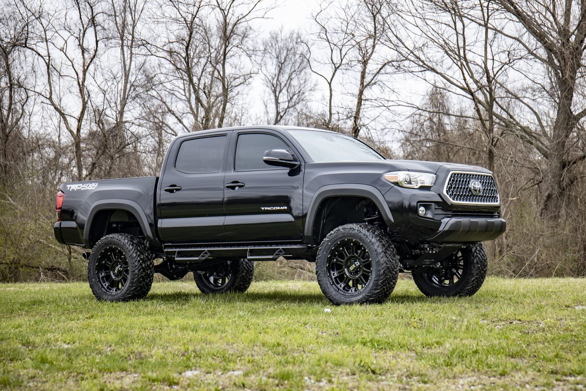Rough Country 75831 6 Inch Lift Kit | N3 Struts | Toyota Tacoma 2WD/4WD (2016-2023)