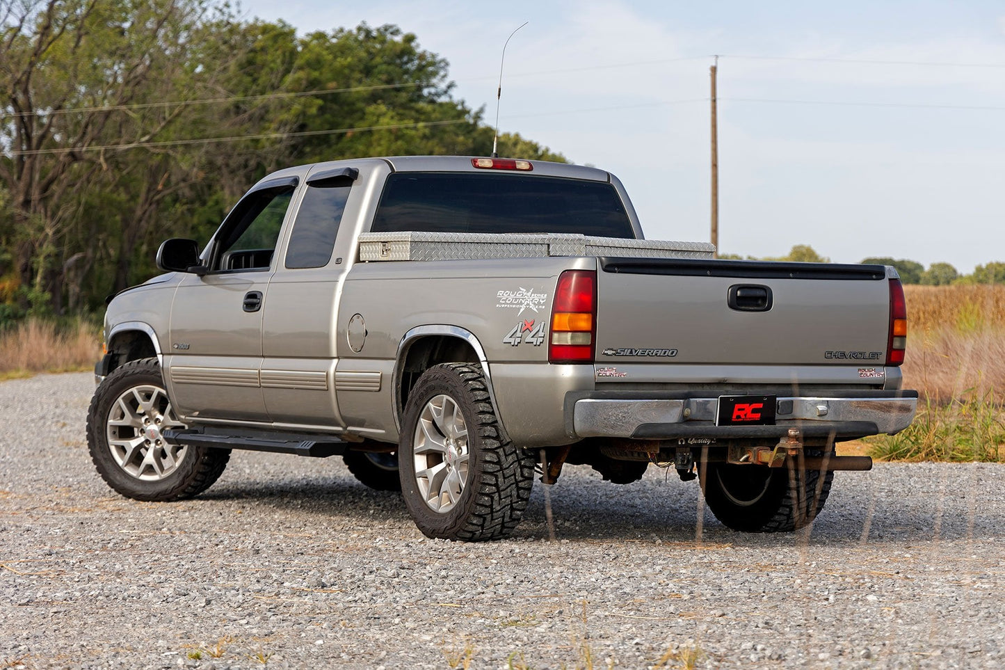 Rough Country SRB990677A HD2 Aluminum Running Boards | Ext Cab | Chevy/GMC 1500 (99-06 & Classic)