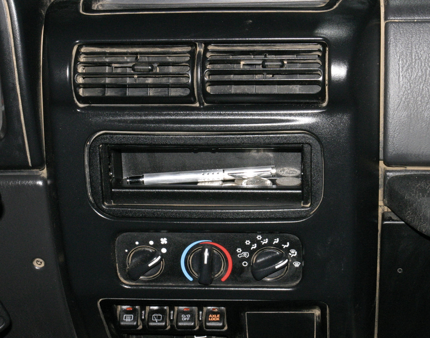 Dashboard Stereo Cutout Tray (Black)