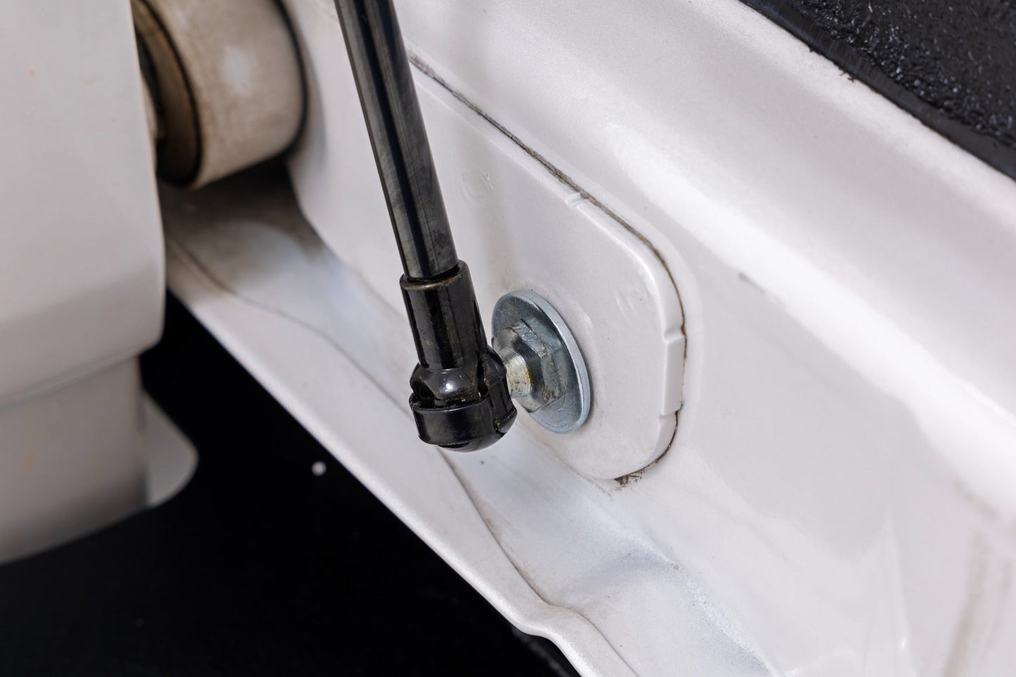 Rough Country 73214 Tailgate Assist | Ford F-150 2WD/4WD (2004-2014)