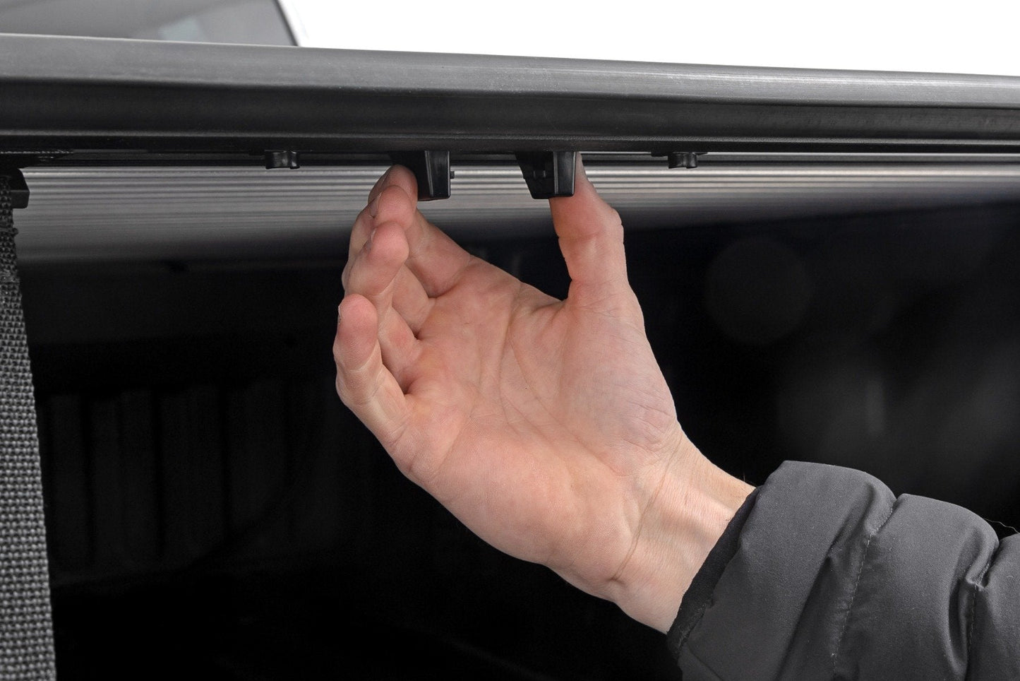 Rough Country 46110690 Retractable Bed Cover | 6'9" Bed | Chevy/GMC 2500HD/3500HD (20-25)