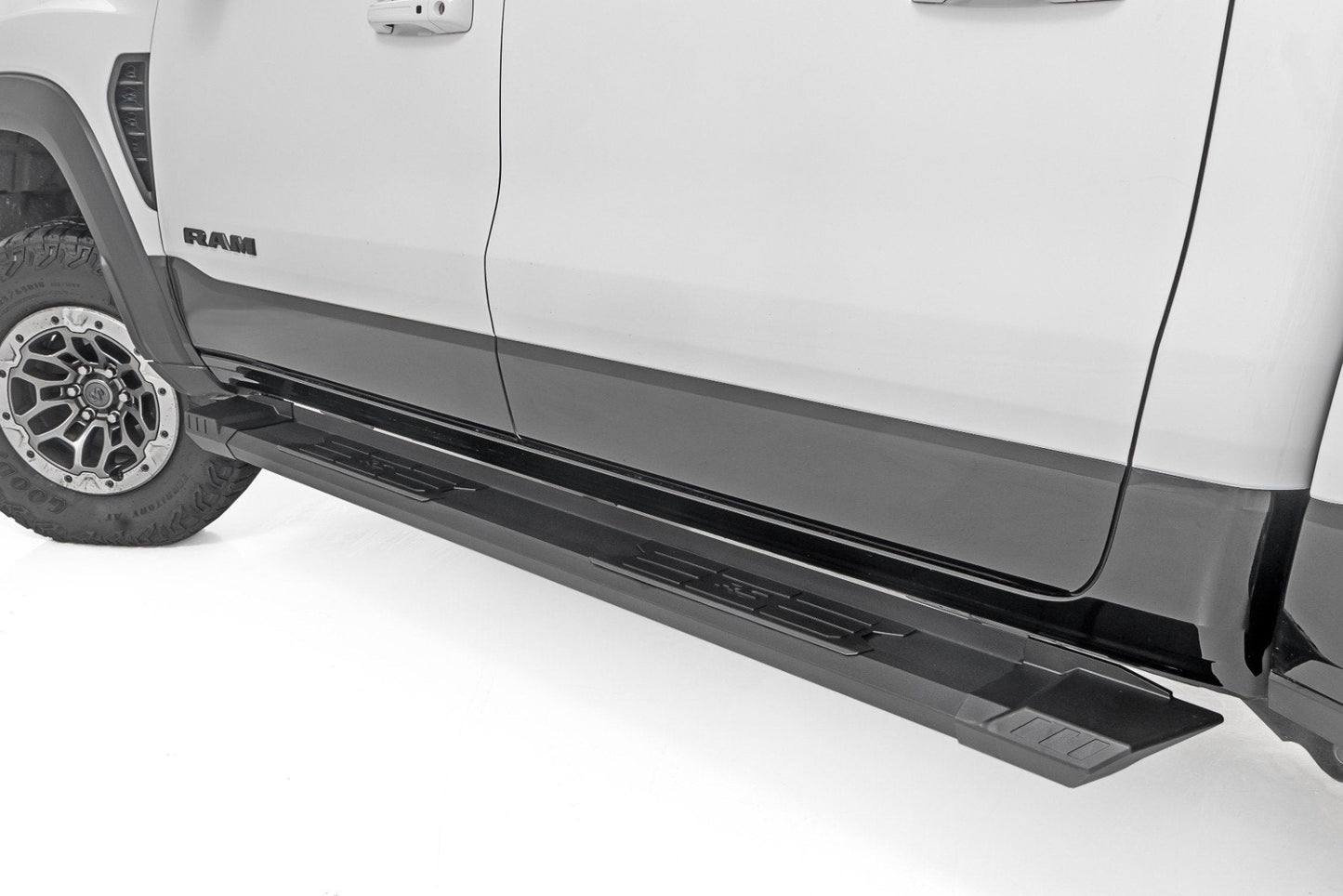Rough Country SRB01950A HD2 Aluminum Running Boards | Crew Cab | Ram 1500 (19-26)/1500 TRX (21-24)