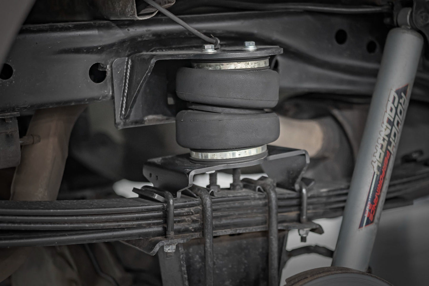 Rough Country 10008C Air Spring Kit w/compressor | 0-6" Lifts | Ford F-150 4WD (2004-2014)