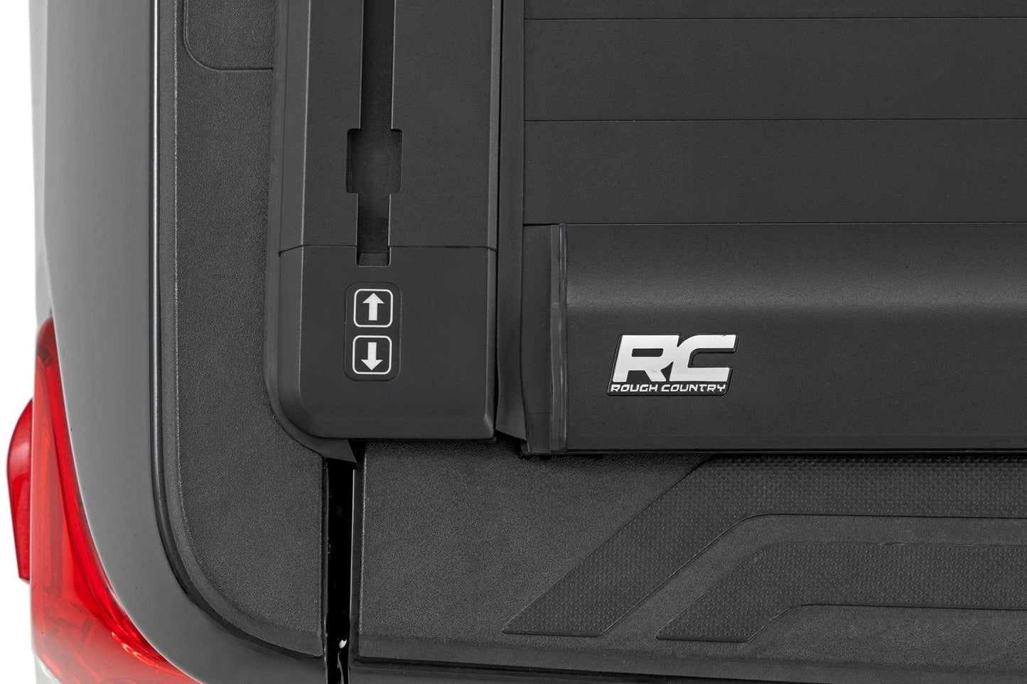 Rough Country 51419550 Powered Retractable Bed Cover | 5'7" Bed | Toyota Tundra (07-21)