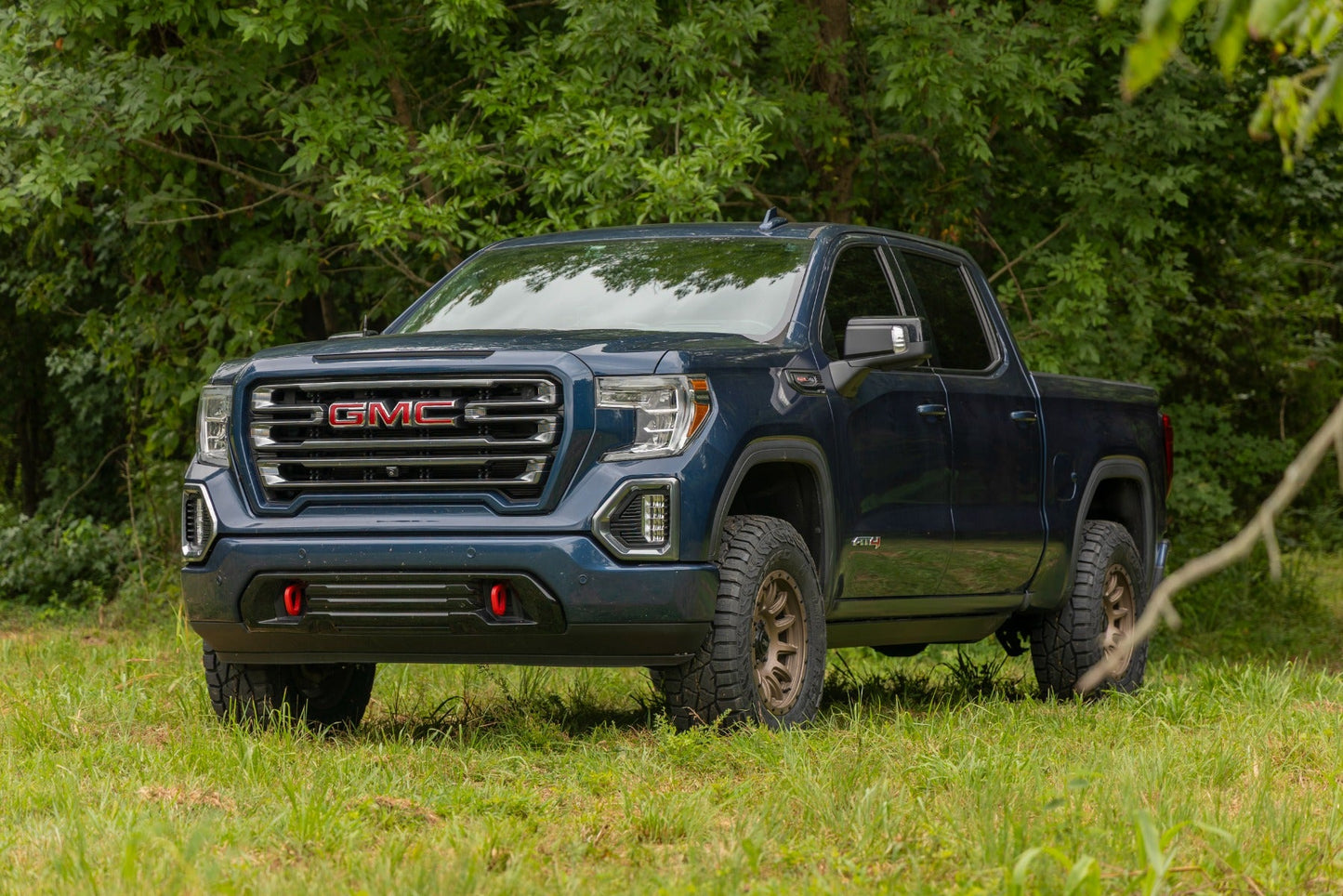 Rough Country 22630RED 3.5 Inch Lift Kit | GMC Sierra 1500 2WD/4WD (2019-2025 & Classic)