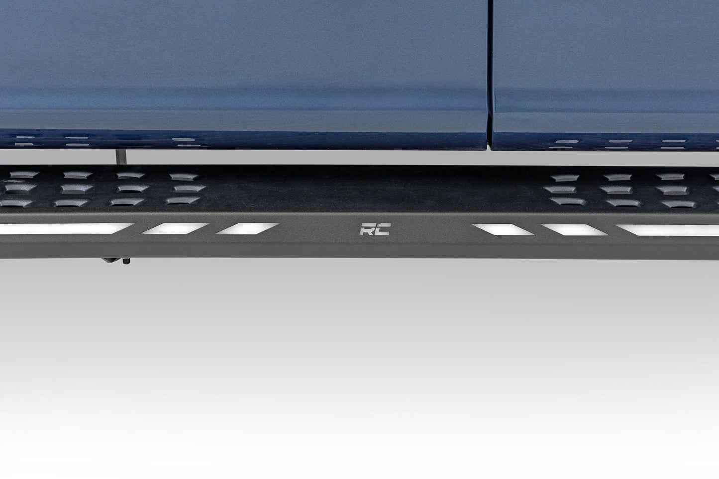 Rough Country 57005 AC2 Running Boards | Amber/White | Crew Cab | Ford F-150/Lightning/F-250/F-350/Raptor (15-26)