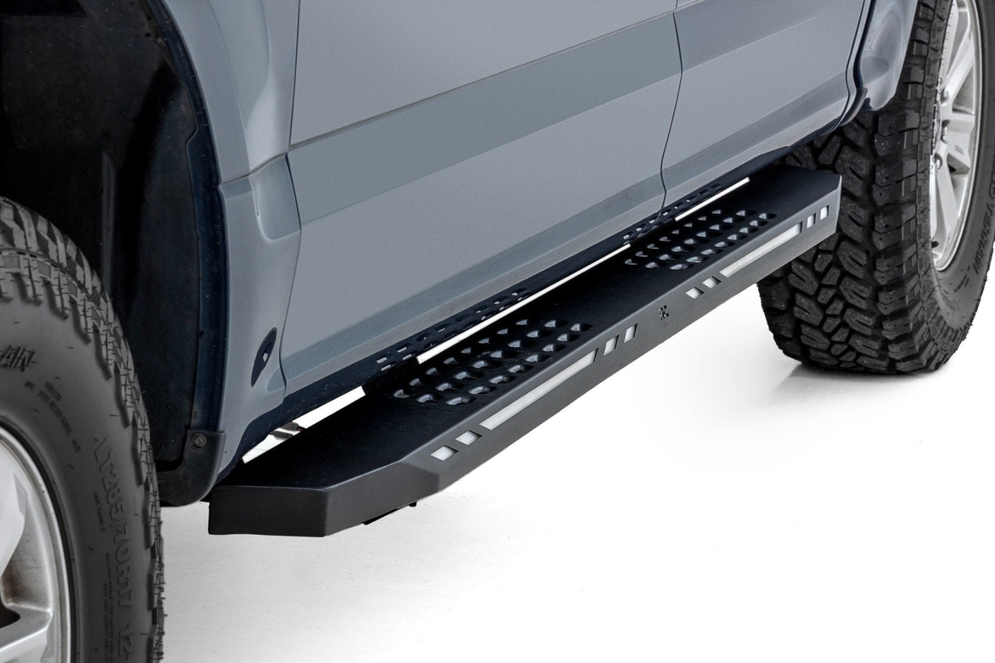 Rough Country 57005 AC2 Running Boards | Amber/White | Crew Cab | Ford F-150/Lightning/F-250/F-350/Raptor (15-26)