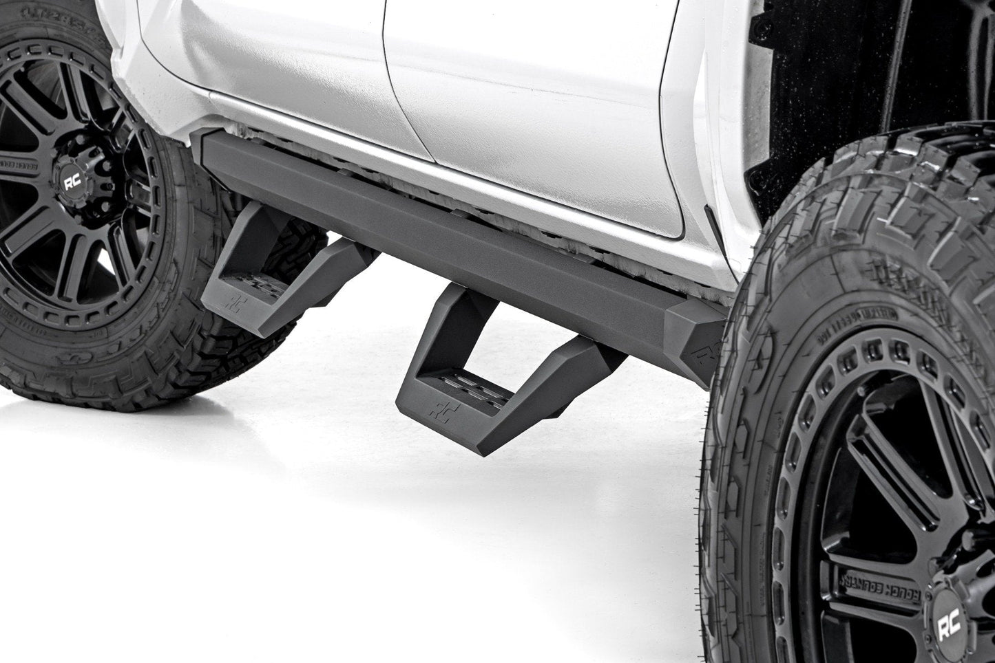 Rough Country 73004 SRX2 Adjustable Aluminum Steps | Double Cab | Toyota Tacoma 2WD/4WD (24-25)