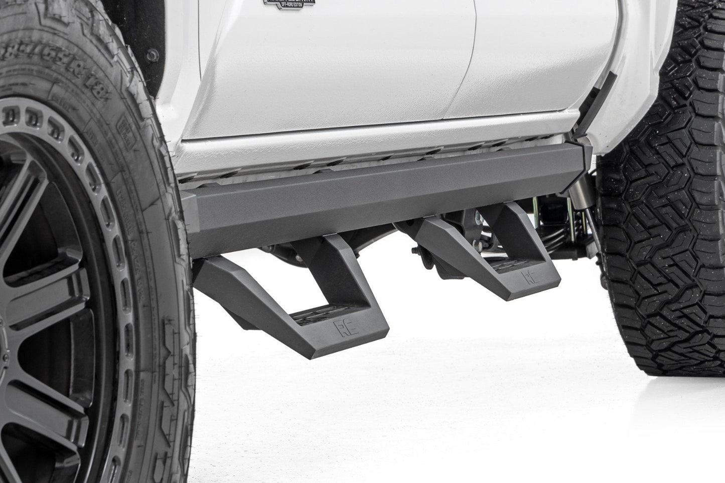 Rough Country 73004 SRX2 Adjustable Aluminum Steps | Double Cab | Toyota Tacoma 2WD/4WD (24-25)