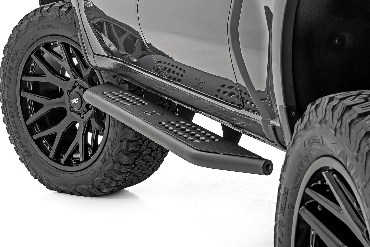 Rough Country 14009 OV2 Running Boards | Side Step Bars | Crew Cab | Chevy/GMC 1500/2500HD (19-26 & Refresh)
