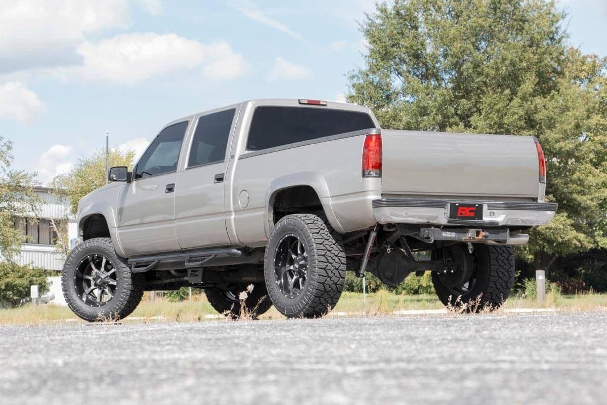Rough Country 16170 6 Inch Lift Kit | 8-Lug | V2 | Chevy 3/4-Ton Suburban/C2500/K2500 Truck/C3500/K3500 Truck (88-00)