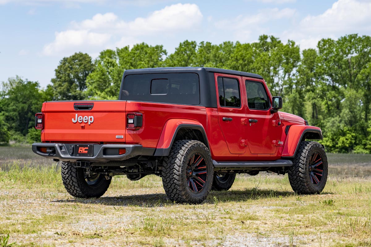 Rough Country 63440 2.5 Inch Leveling Kit | Spacers | M1 | Jeep Gladiator JT 4WD (2020-2023)