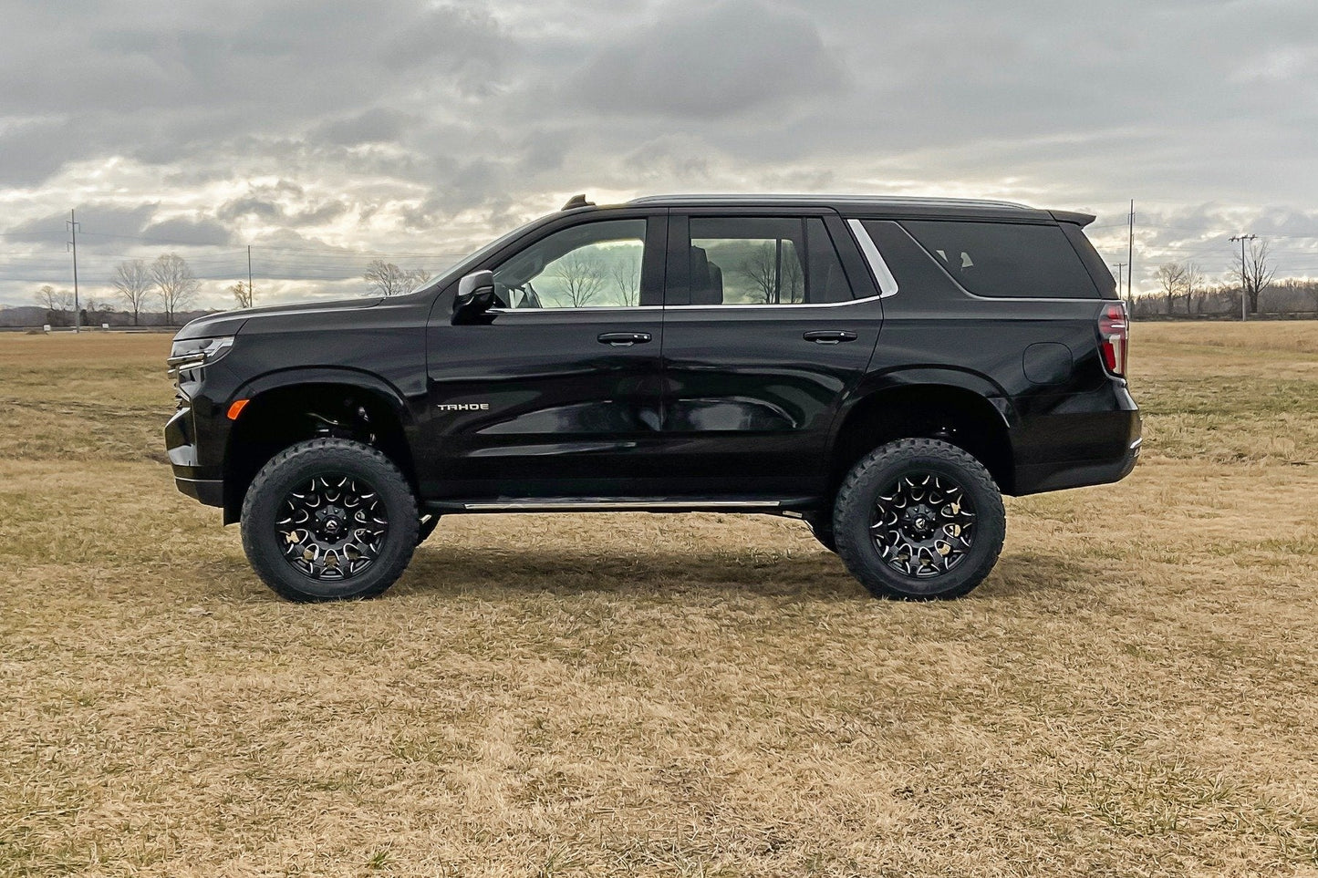 Rough Country 11140 6 Inch Lift Kit | M1 Struts | Chevy/GMC Tahoe/Yukon 4WD (2021-2024)
