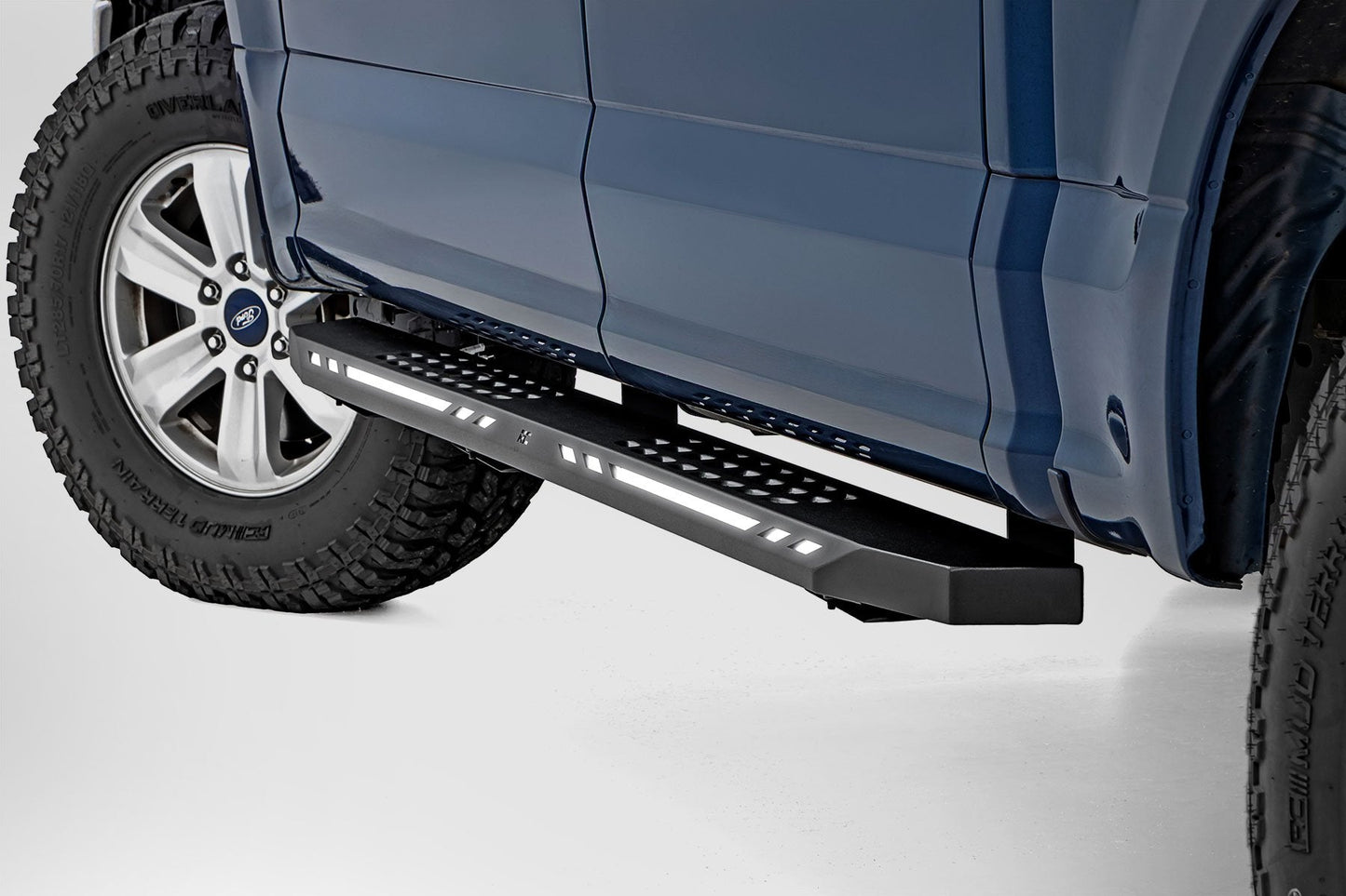 Rough Country 57005 AC2 Running Boards | Amber/White | Crew Cab | Ford F-150/Lightning/F-250/F-350/Raptor (15-26)