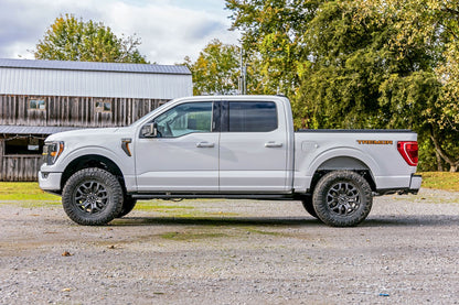 Rough Country 510040 2.5 Inch Lift Kit | M1 Struts | Ford F-150 Tremor 4WD (2021-2025)