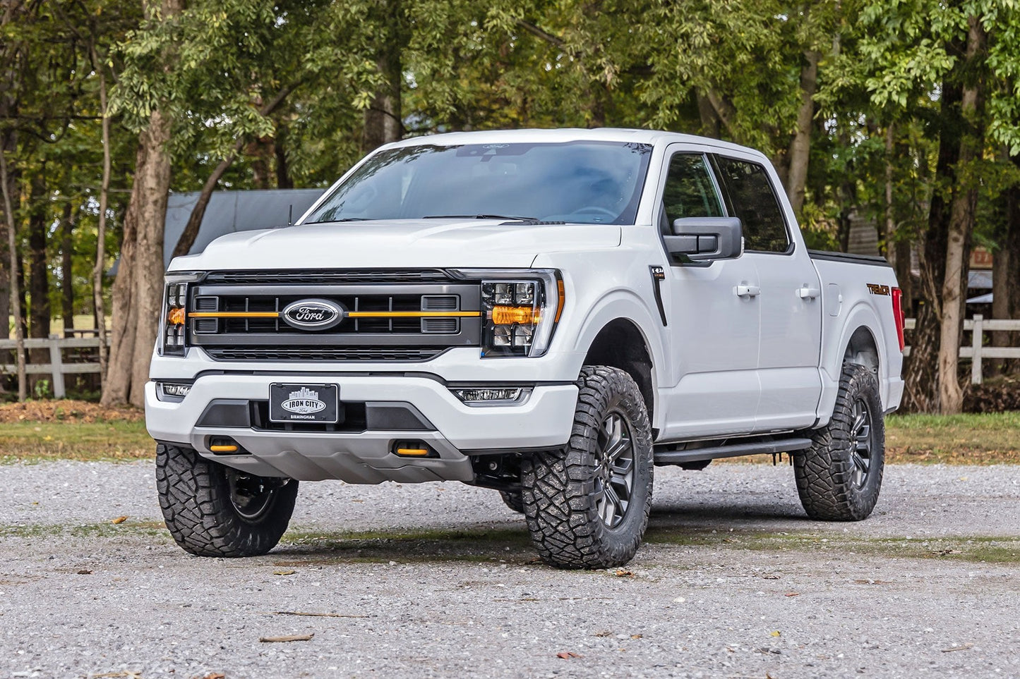 Rough Country 510040 2.5 Inch Lift Kit | M1 Struts | Ford F-150 Tremor 4WD (2021-2025)