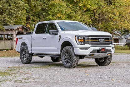 Rough Country 510040 2.5 Inch Lift Kit | M1 Struts | Ford F-150 Tremor 4WD (2021-2025)