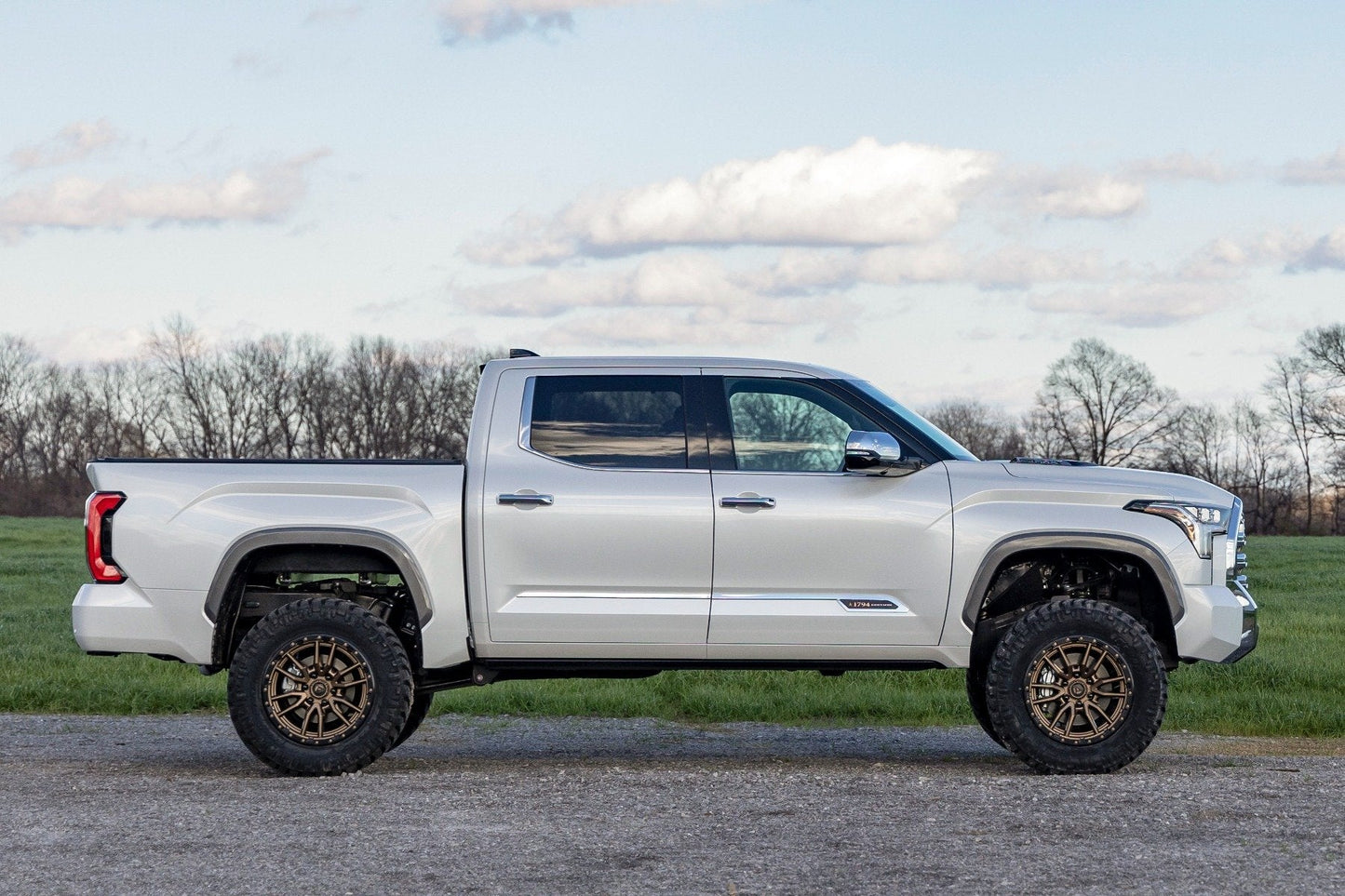 Rough Country 71800 6 Inch Lift Kit | OE Air Ride | Toyota Tundra 4WD (2022-2025)