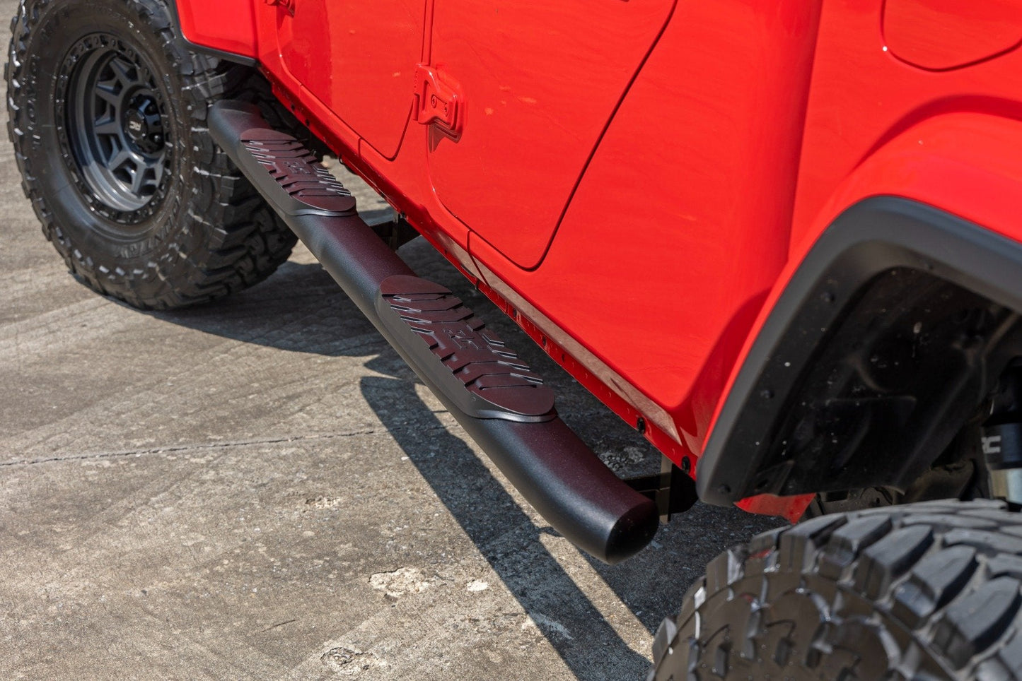 Rough Country 21015 Oval Nerf Steps | Black | Jeep Gladiator JT 4WD (2020-2025)