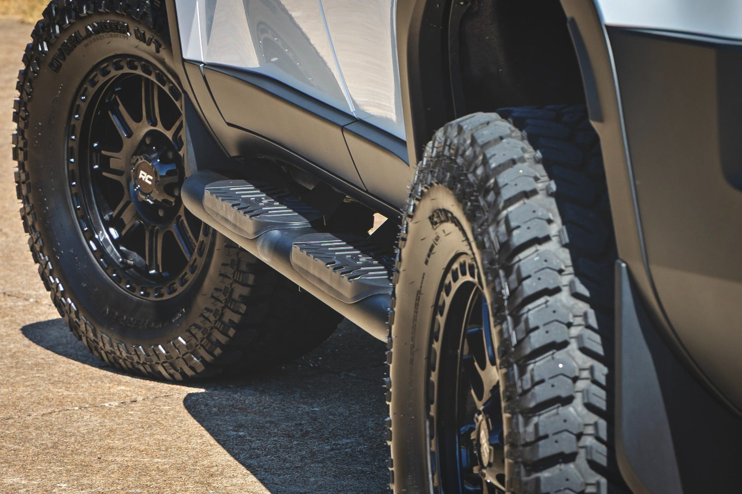 Rough Country 21018 Oval Nerf Steps | Black | Toyota Land Cruiser 4WD (2024-2025)