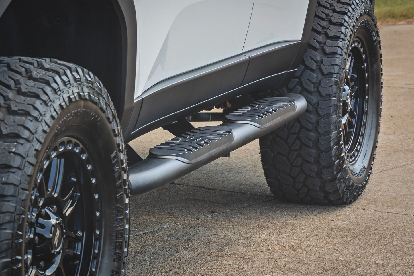 Rough Country 21018 Oval Nerf Steps | Black | Toyota Land Cruiser 4WD (2024-2025)