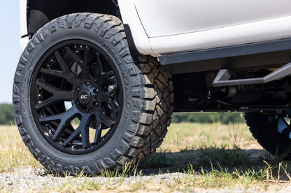 Rough Country 95221012 Rough Country 95 Series Wheel | One-Piece | Gloss Black | 22x10 | 6x5.5 | -25mm